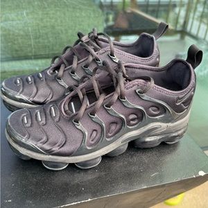 Triple Black Nike Air VaporMax Plus